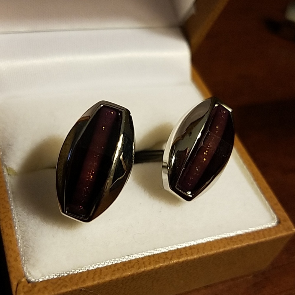 EGARA Men's silver and purple cuff links